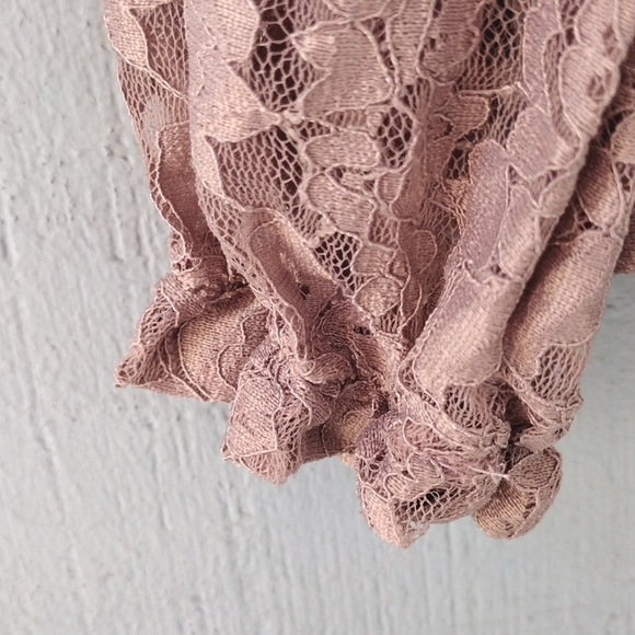 Cable & Gauge Elegant Lace Long Sleeve Top NWT - Picture 4 of 7